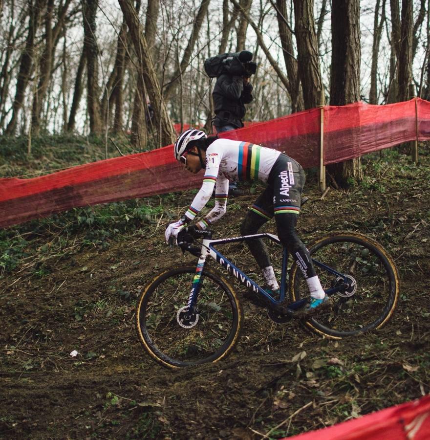 Le champion du monde Alvarado remporte la dernière manche à Overijse