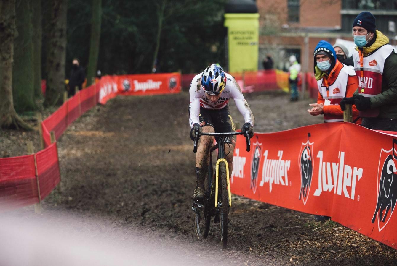 Van Aert pakt dagzege en eindklassement