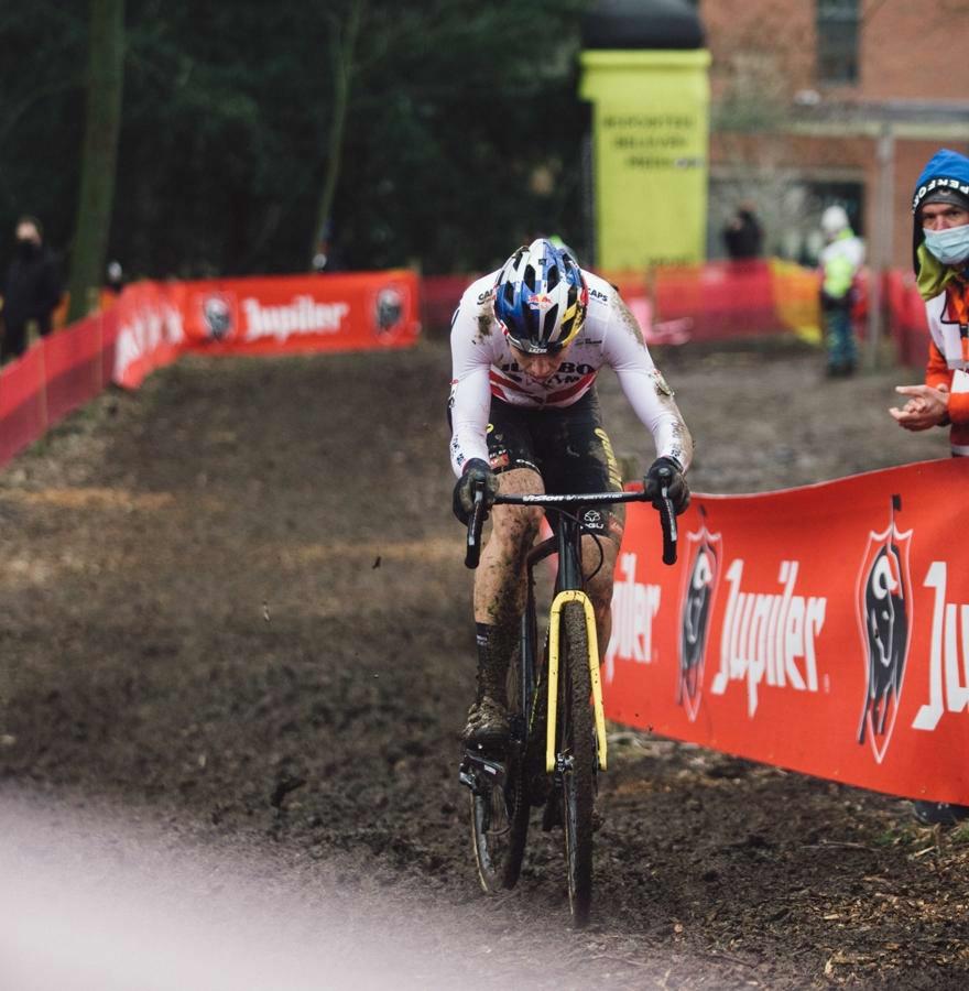 Van Aert pakt dagzege en eindklassement