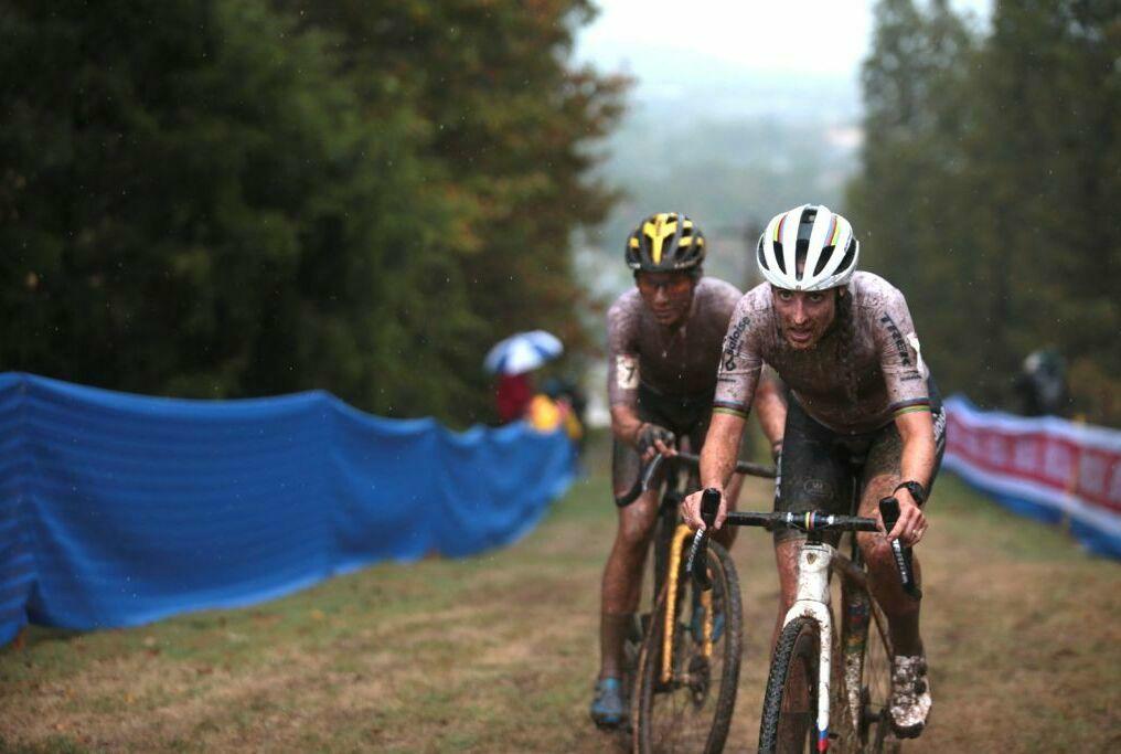 Brand wins solo and takes leader's jersey