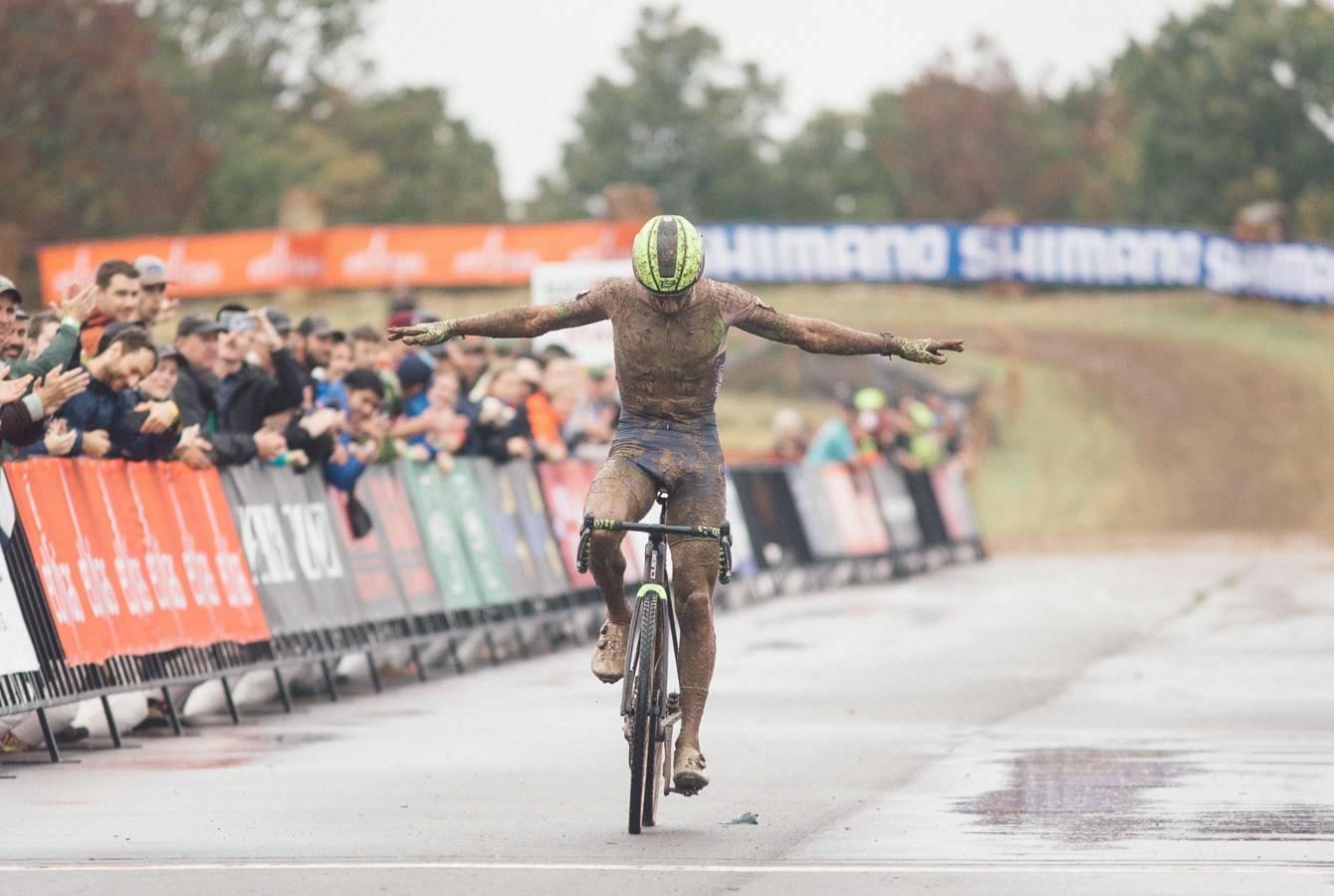 Quinten Hermans remporte sa toute première course de la Coupe du Monde