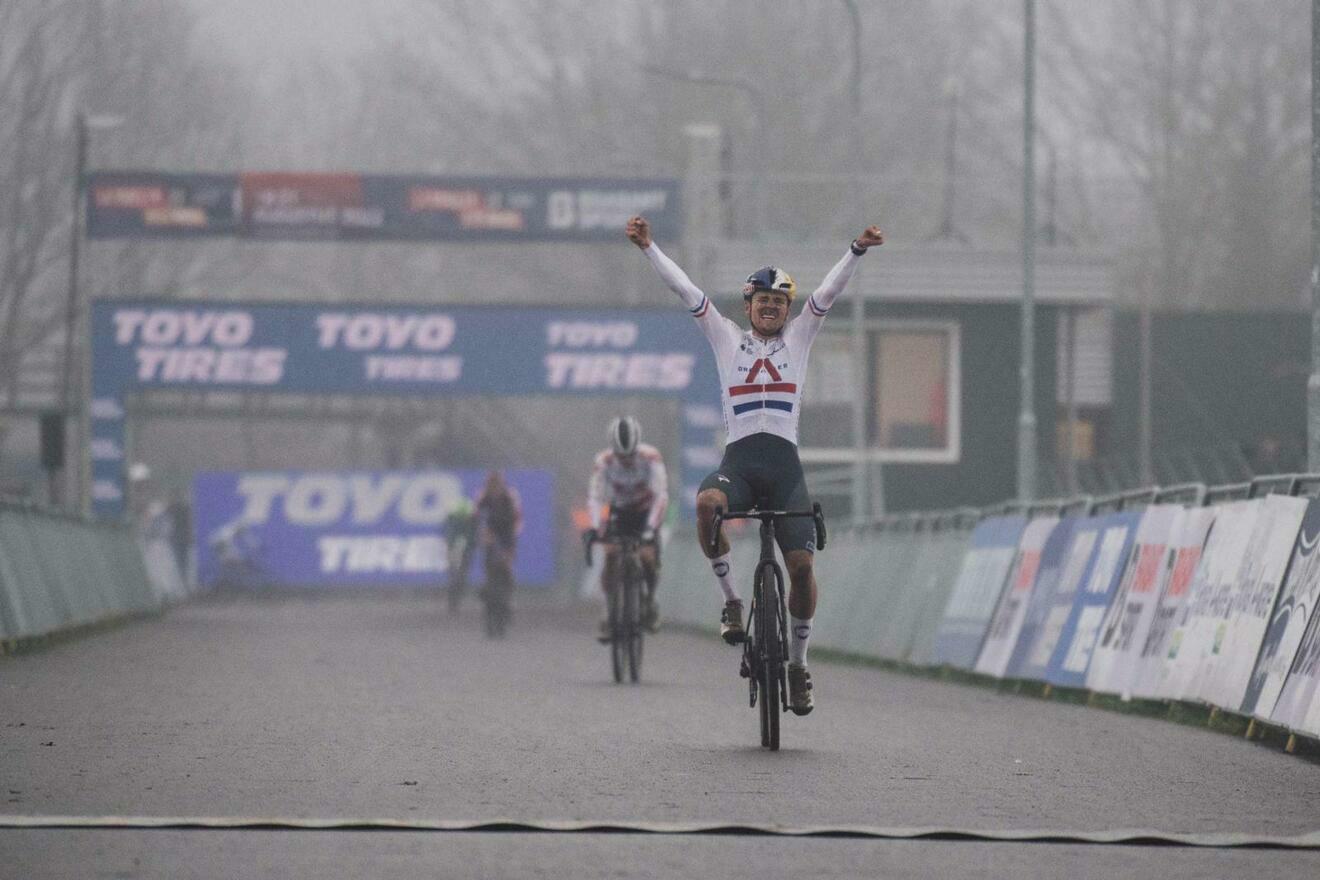 Tom Pidcock s’impose à Rucphen après un dernier tour magistral