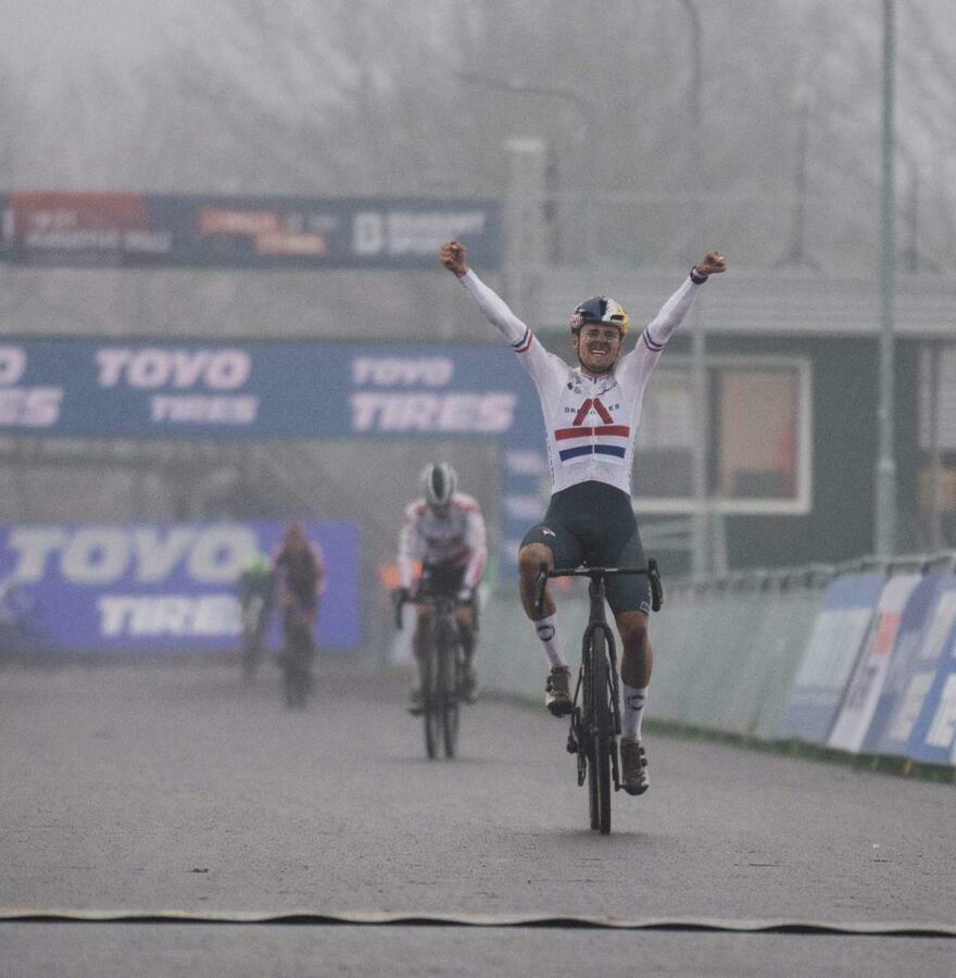 Tom Pidcock wins in Rucphen after a lightening fast final lap