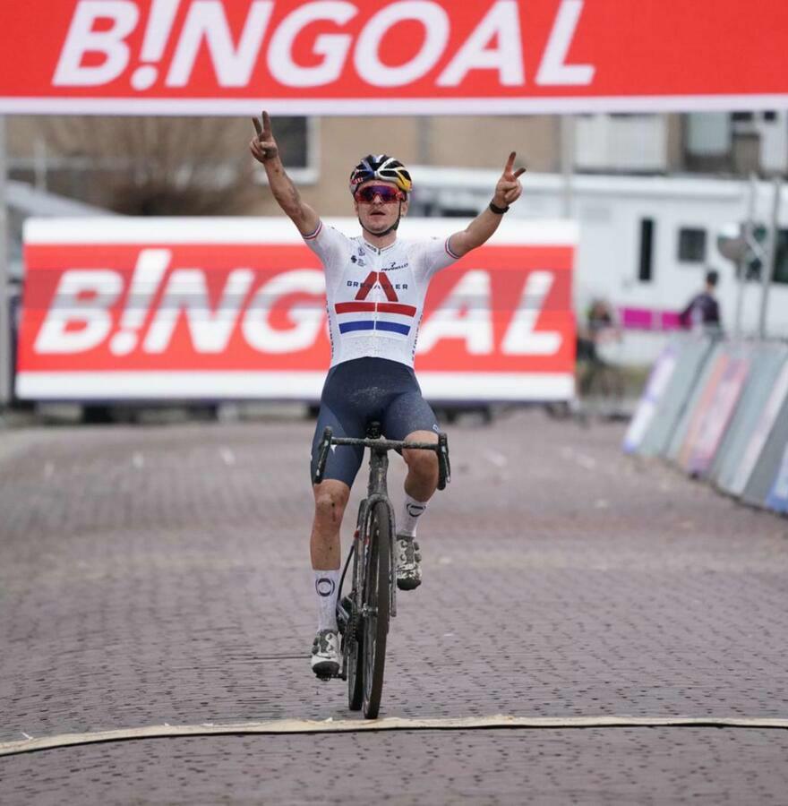 Tom Pidcock victorious in Hulst