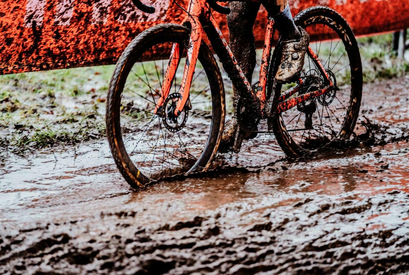 La Coupe du Monde Cyclo-cross UCI accueille les sponsors Viessmann et Simac