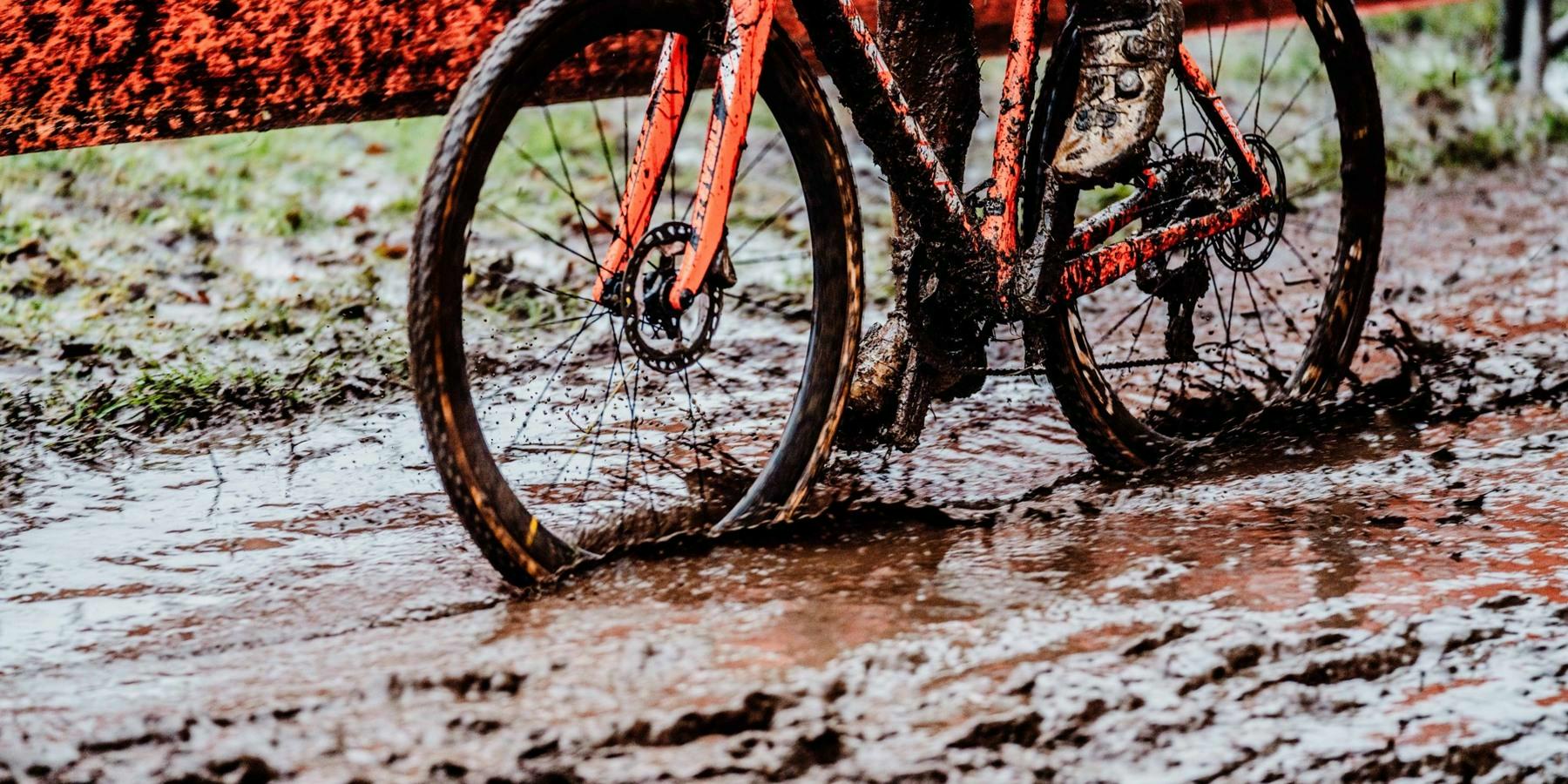 UCI Cyclo-cross World Cup welcomes sponsors Viessmann and Simac