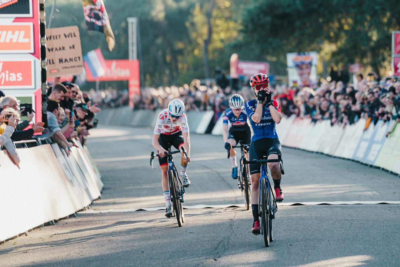 Eerste Wereldbeker-overwinning voor Van Anrooij in Beekse Bergen