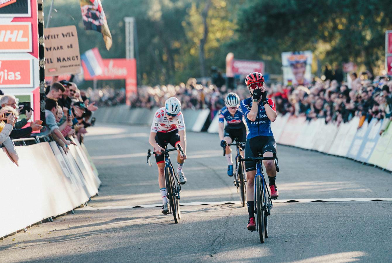 Eerste Wereldbeker-overwinning voor Van Anrooij in Beekse Bergen