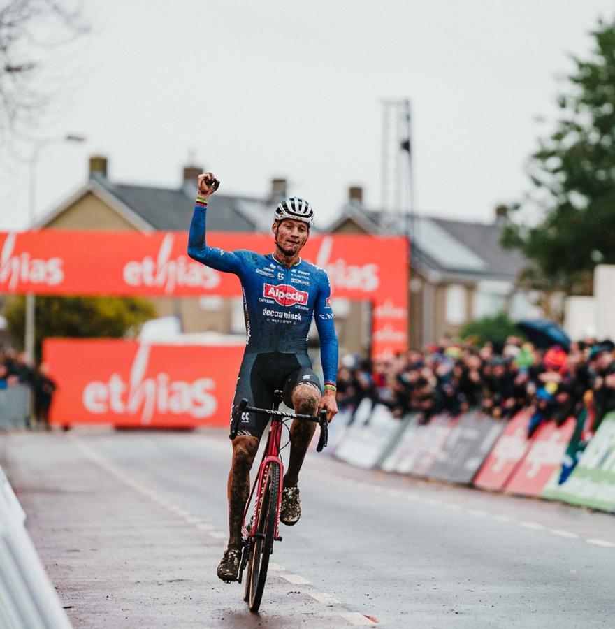 Van der Poel makes a return in style and wins for the fifth time in Hulst