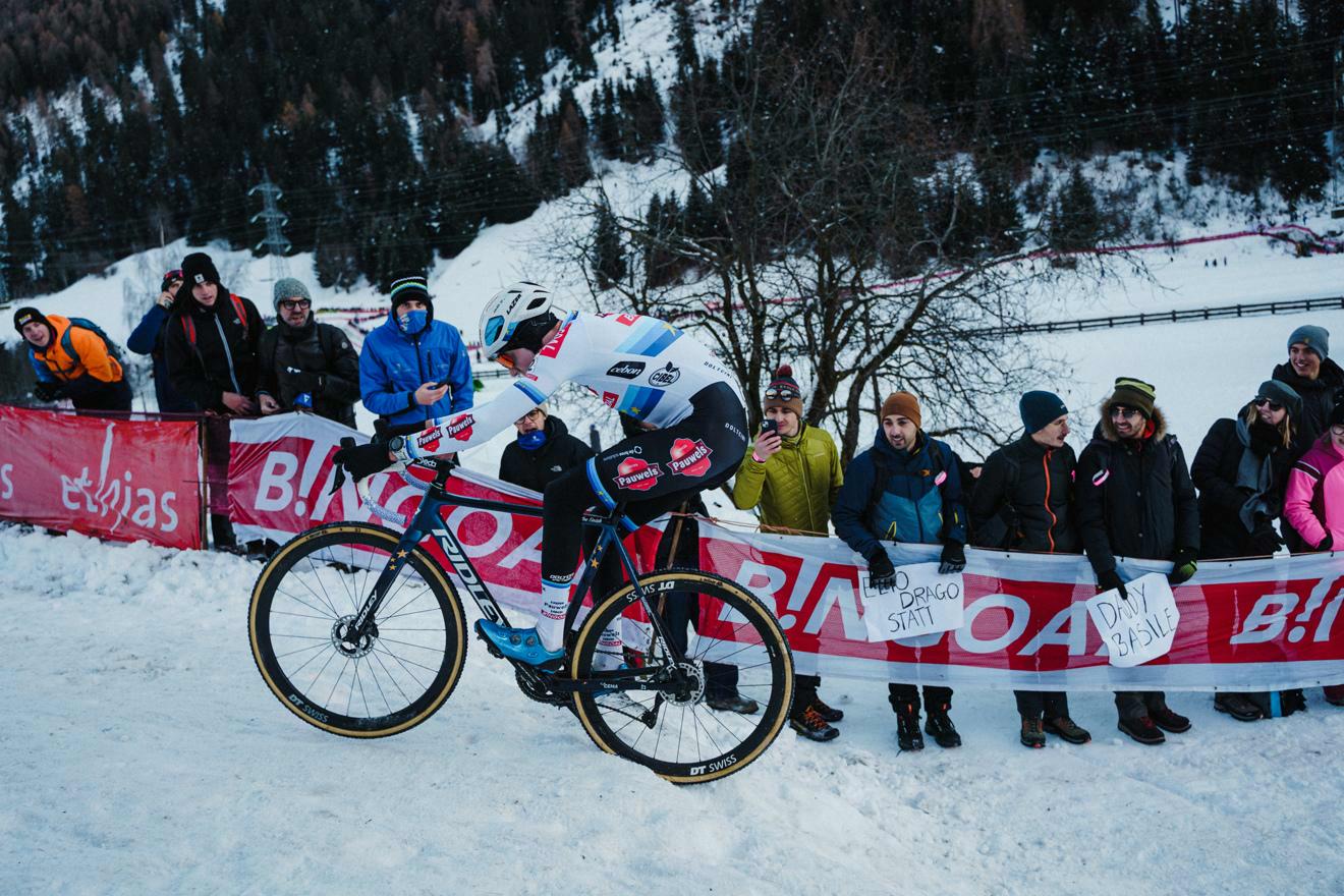 European champion Vanthourenhout crowns himself snow king of Val di Sole