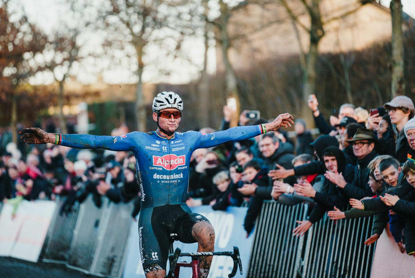 A strong Van der Poel claims victory in Gavere