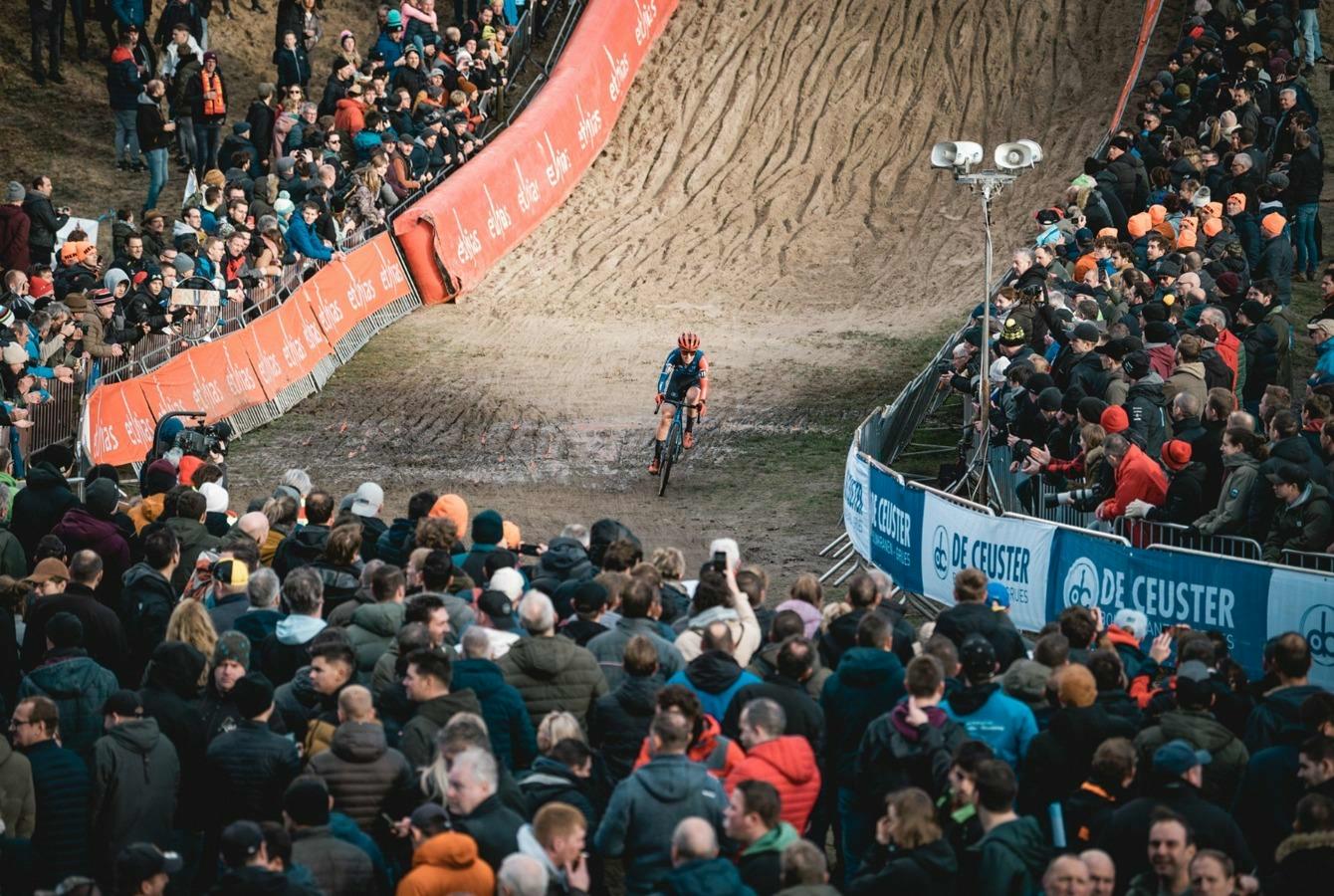 Van Anrooij brille dans le sable de Zonhoven