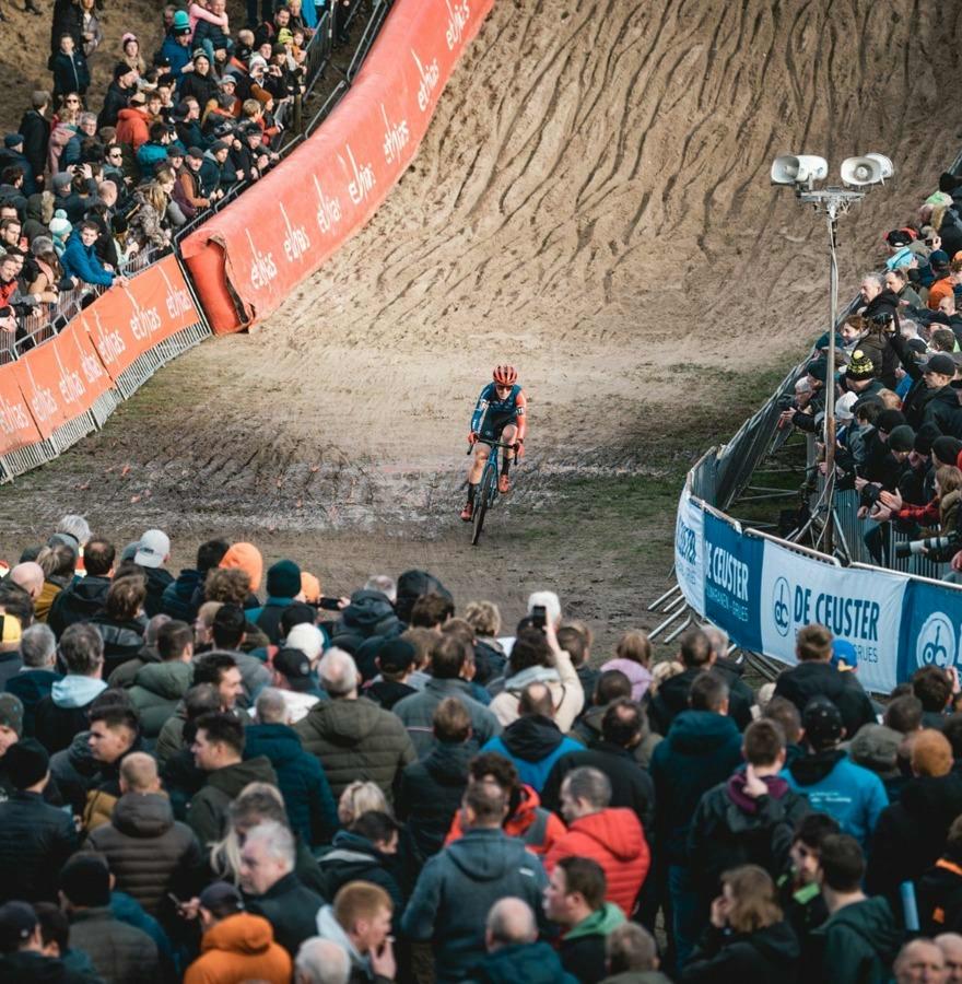 Van Anrooij brille dans le sable de Zonhoven