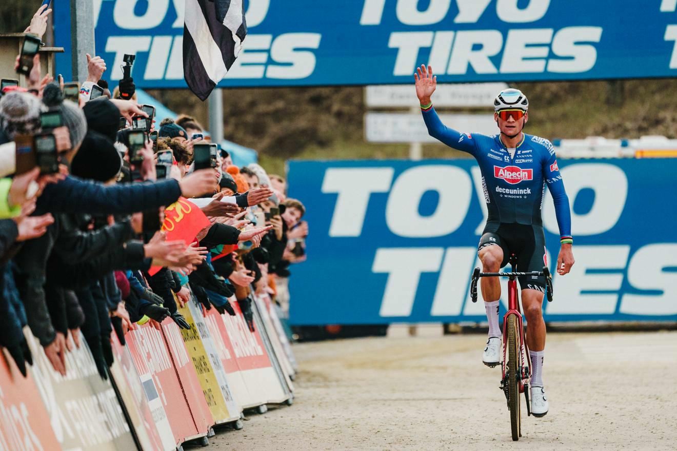 Één stevige versnelling volstaat voor Van der Poel in Besançon