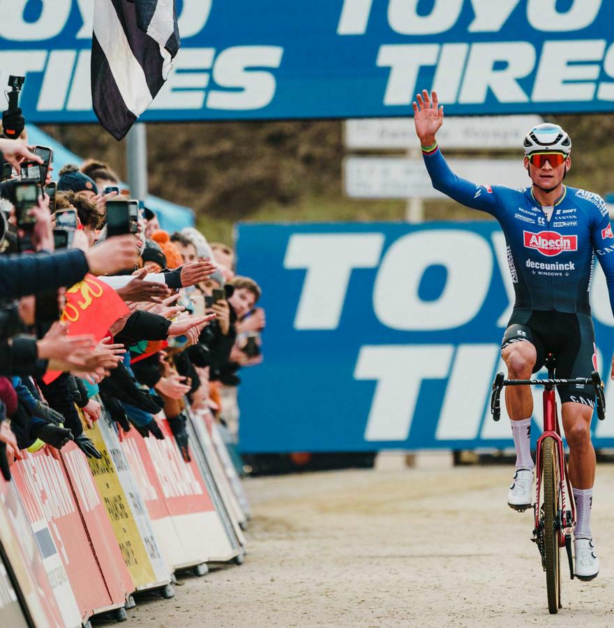 Één stevige versnelling volstaat voor Van der Poel in Besançon