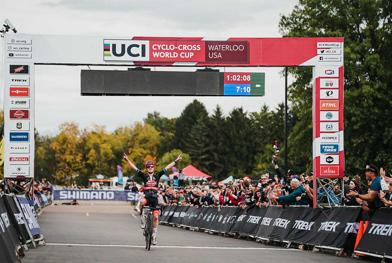 Iserbyt opens the UCI Cyclo-cross World Cup with an impressive solo