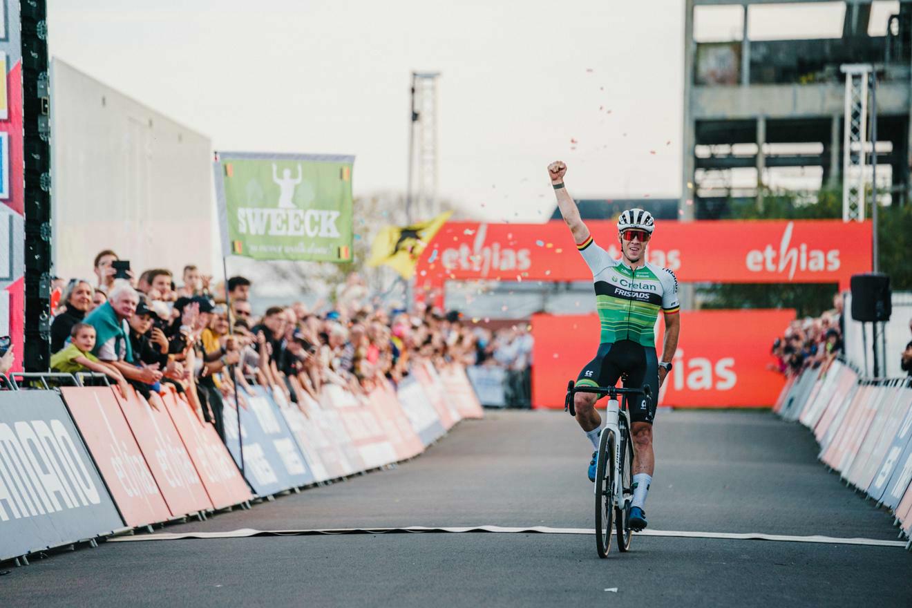 Laurens Sweeck remporte sa première course en Coupe du monde à Maasmechelen