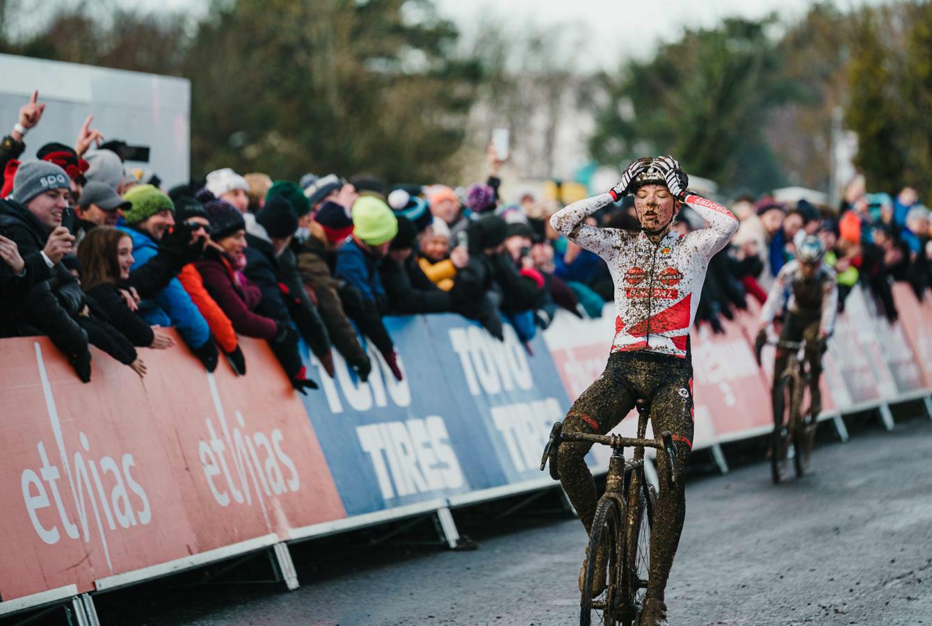 Van Empel zegeviert na spannend duel met Pieterse in Dublin