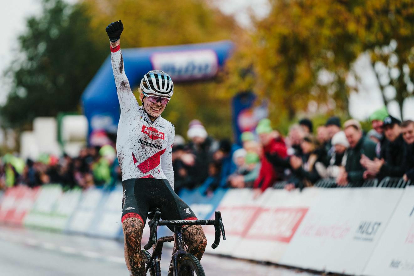 Pieterse goes solo to claim second consecutive World Cup victory in Hulst