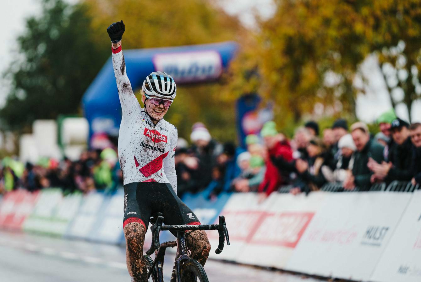 Pieterse soleert naar tweede wereldbekeroverwinning op rij in Hulst