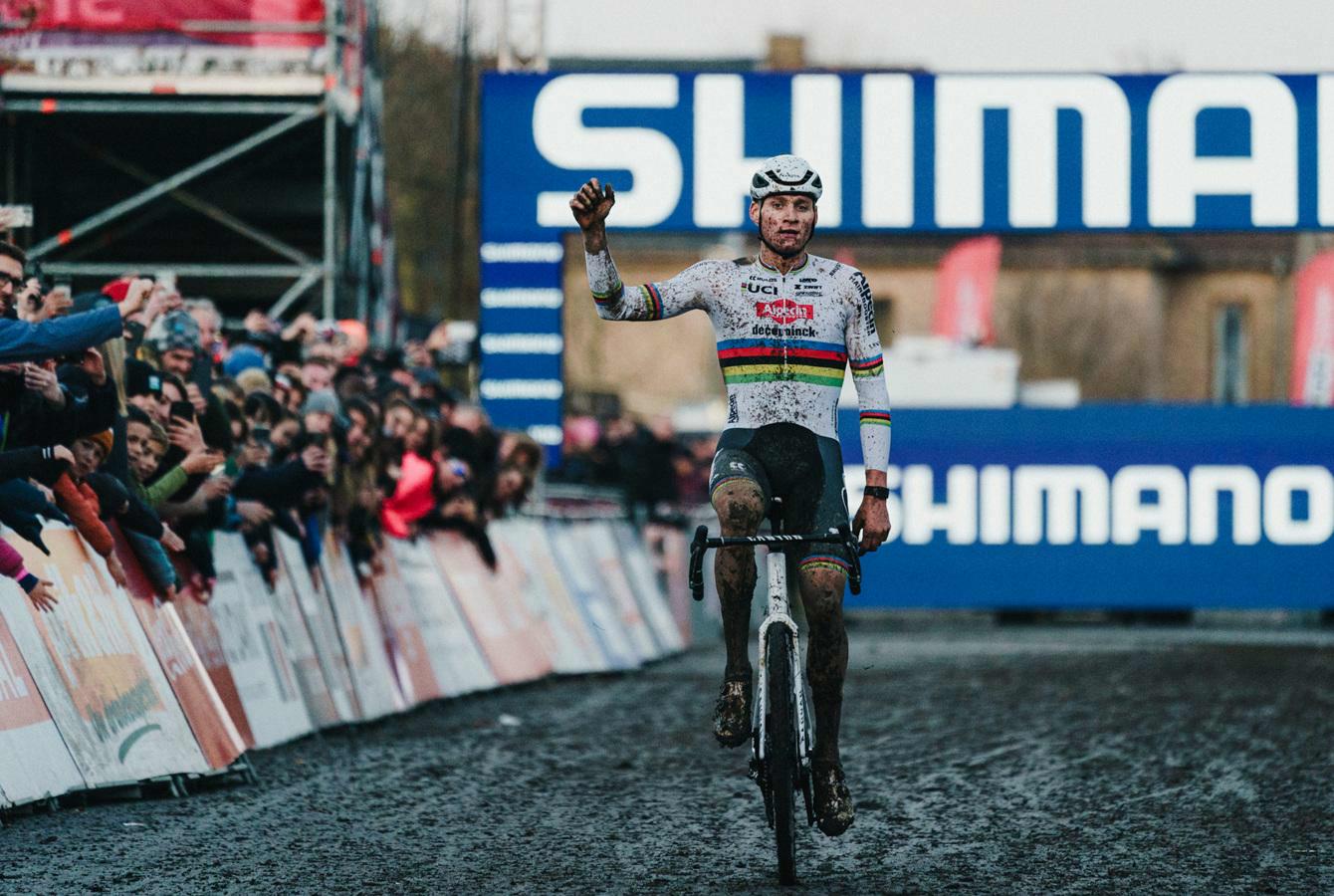 Van der Poel heerst in de modder van Gavere