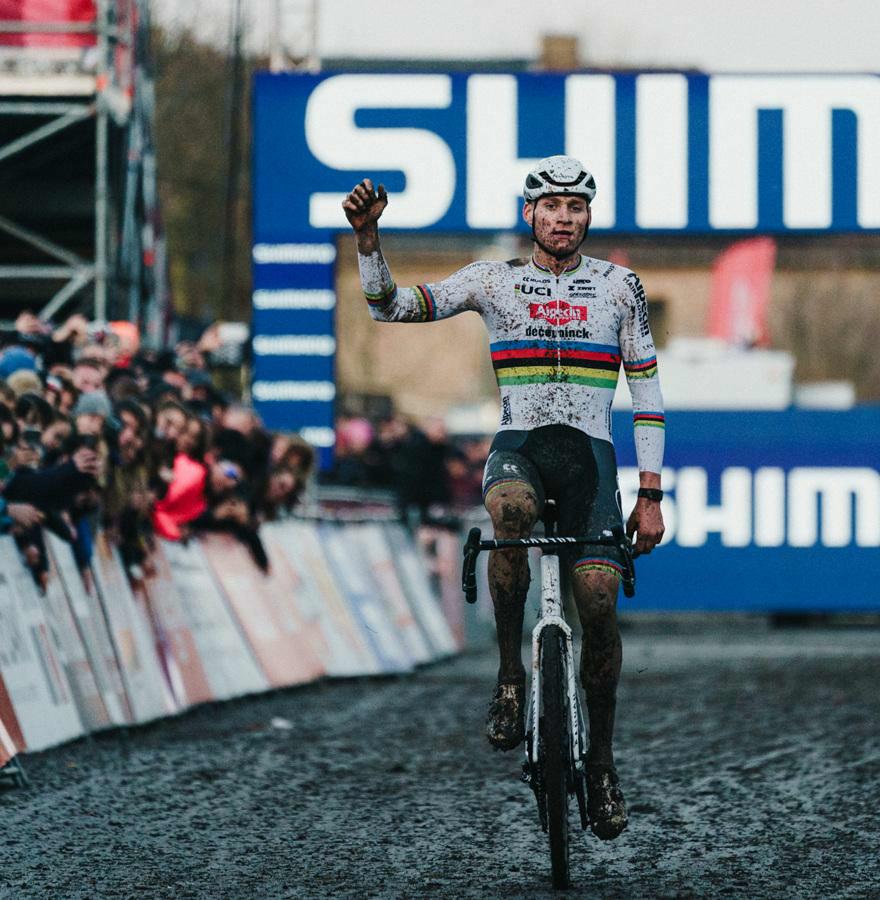 Van der Poel heerst in de modder van Gavere