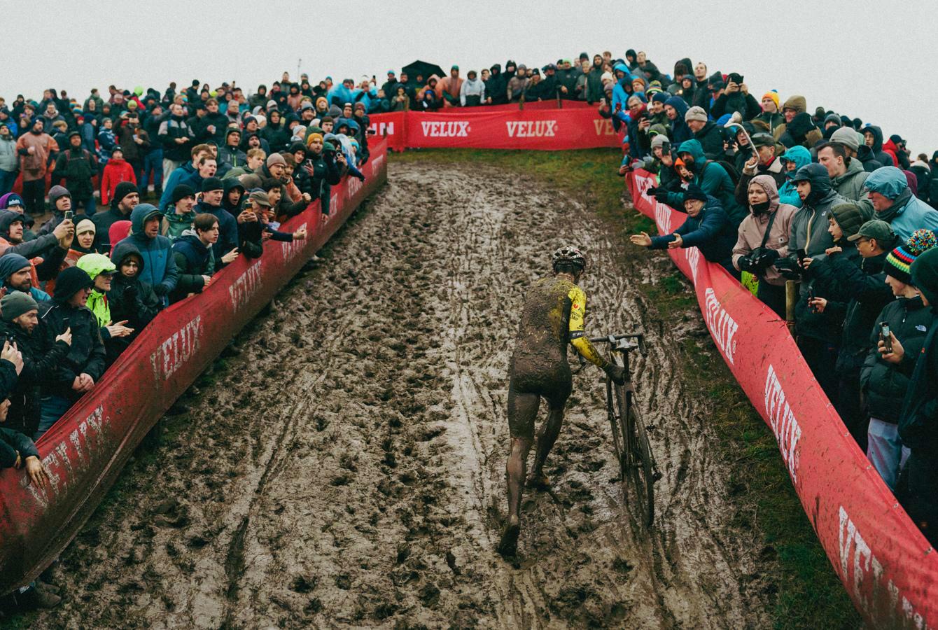 Win a free 2025-2026 UCI Cyclo-cross World Cup season pass