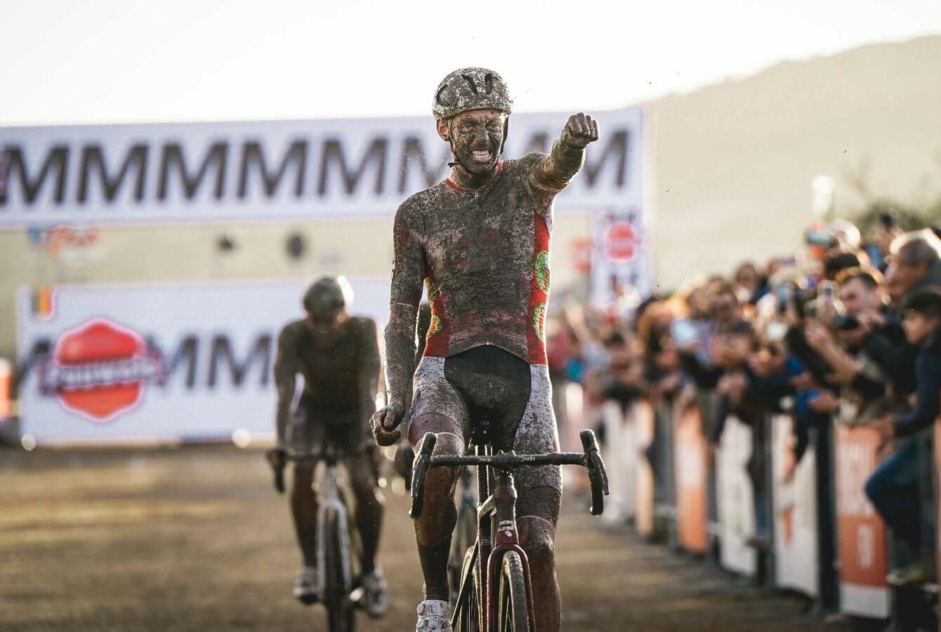 Première victoire en Coupe du Monde de la saison pour Michael Vanthourenhout