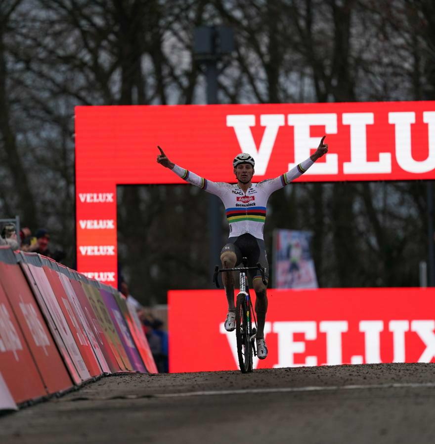 World champion Van der Poel shines in Namur