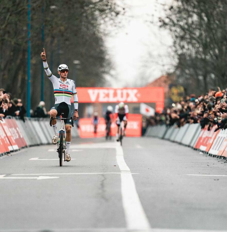 Van der Poel also dominates in Koksijde