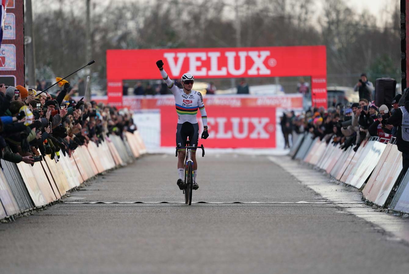 Van der Poel enchaîne trois victoires à Zonhoven