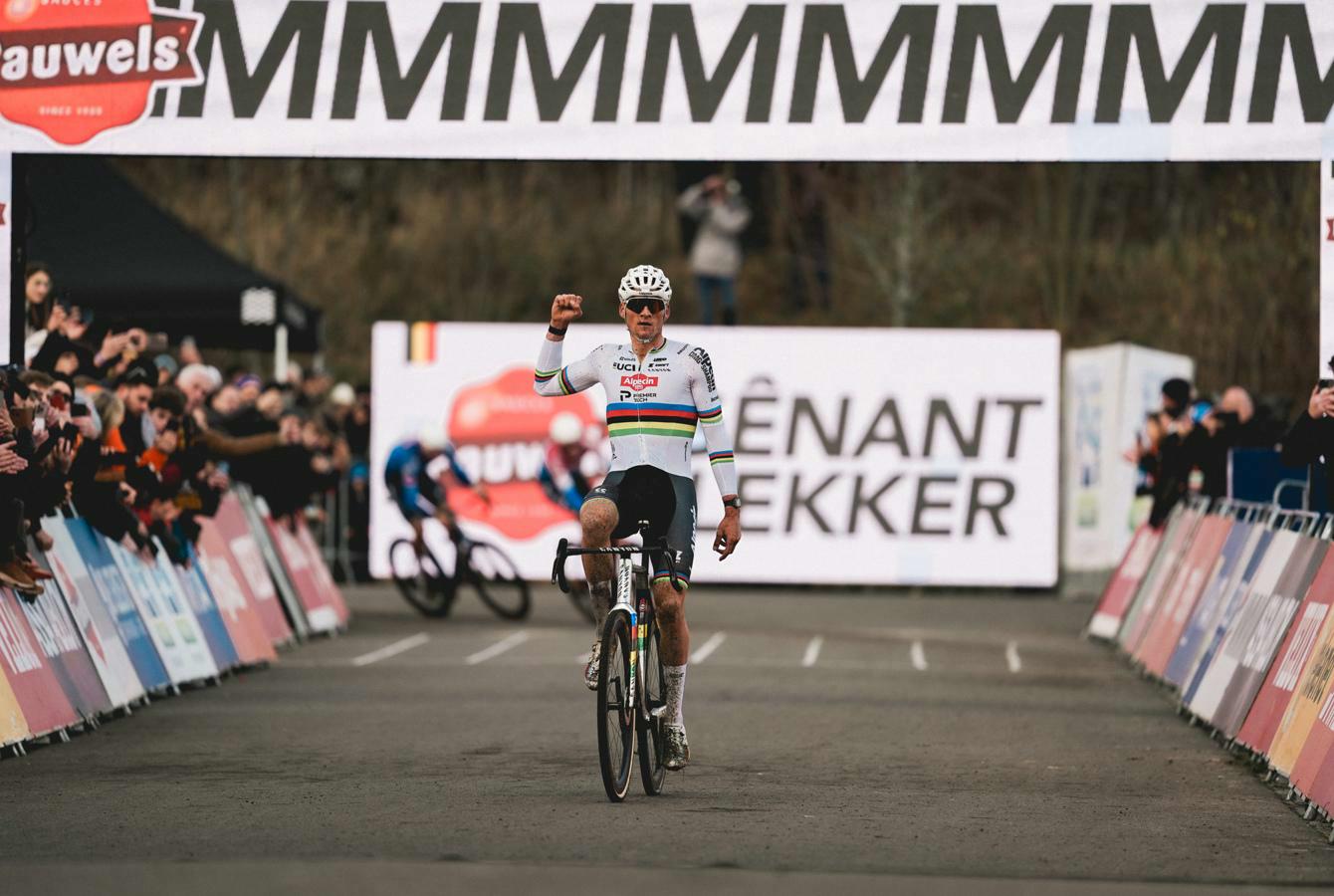 Van der Poel heerst na pech in Maasmechelen