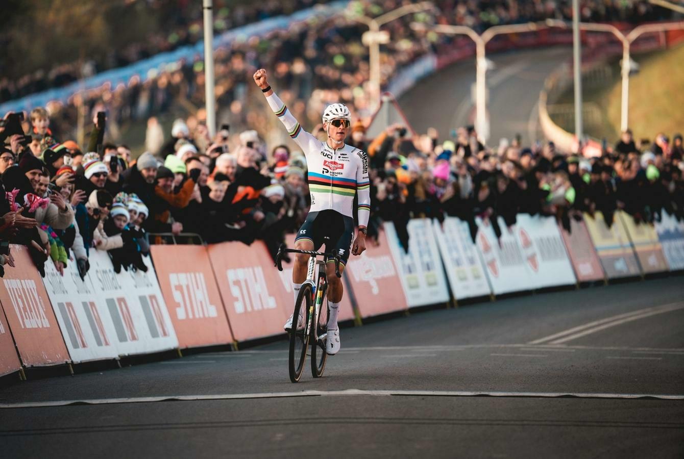 Mathieu van der Poel breaks World Cup wins record in Hoogerheide