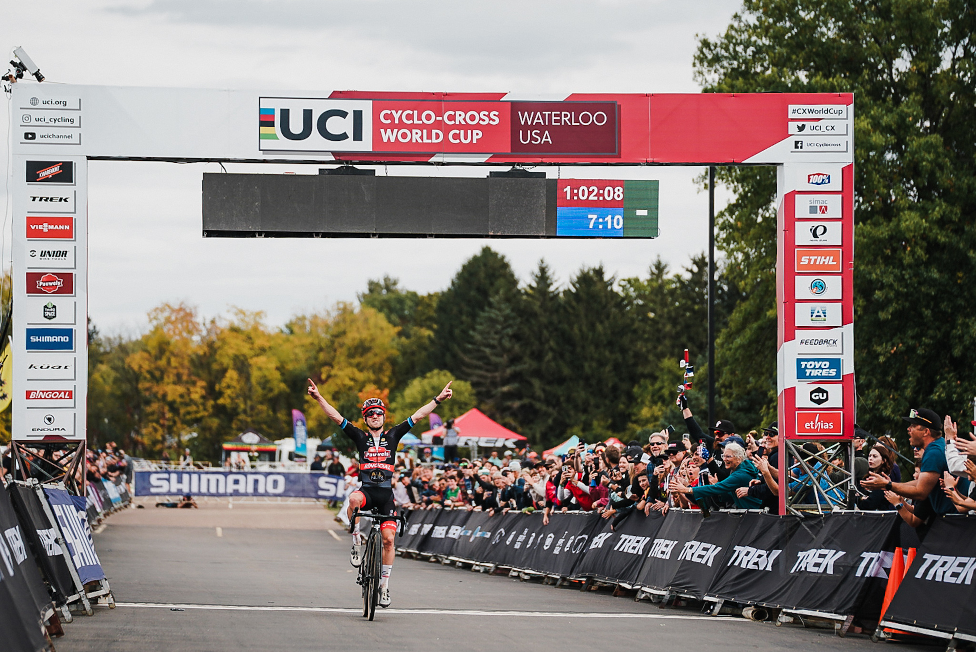 Iserbyt opens the UCI Cyclo-cross World Cup with an impressive solo ...